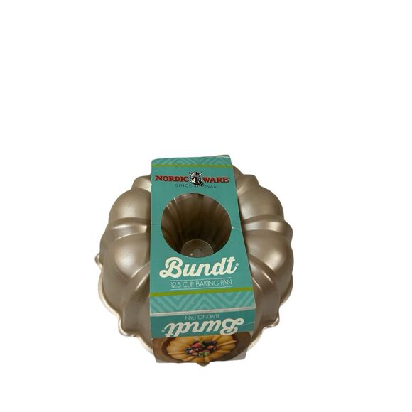 Nordicware 12.5 cup Bundt cake pan USA Pure Aluminum Coated Non-stick new - Picture 1 of 7